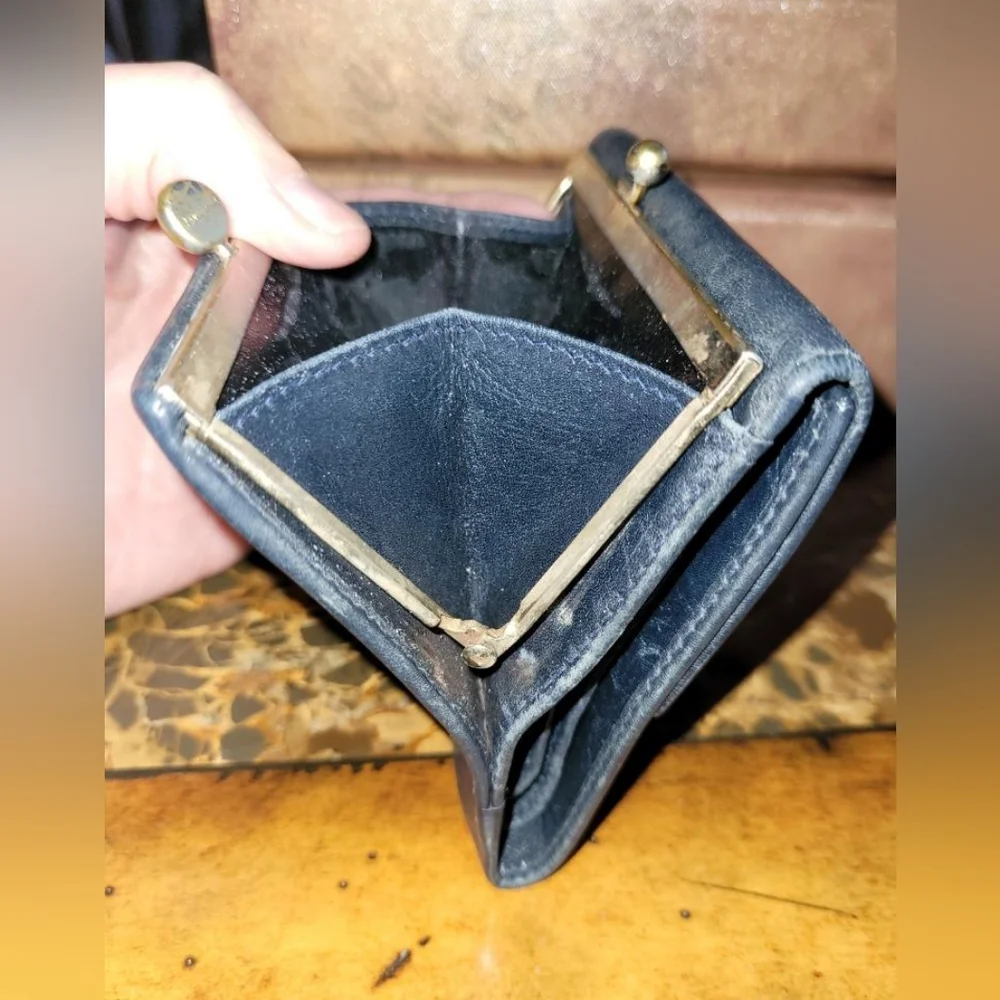Salvatore Ferragamo black trifold wallet - Picture 7 of 7